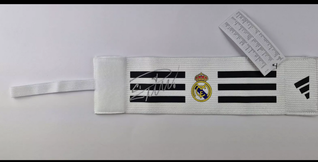 Cristiano Ronaldo CR7 hand singed captain armban Real Madrid